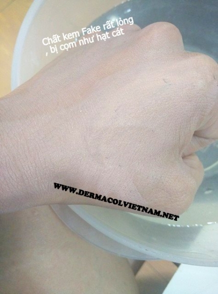 Cach phan biet dermacol chinh hang va hang khong chinh hang 3